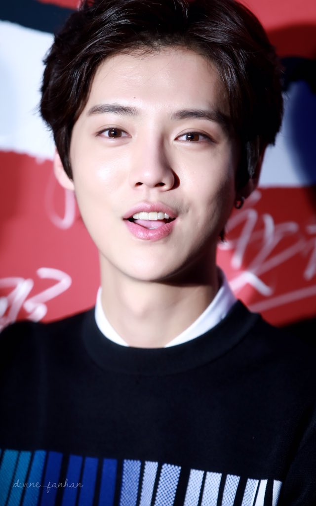 Divine_FanHan's tweet photo. HQ 151028 #LUHAN - The Witness Press Con Part2 https://t.co/H47J9P4VIG