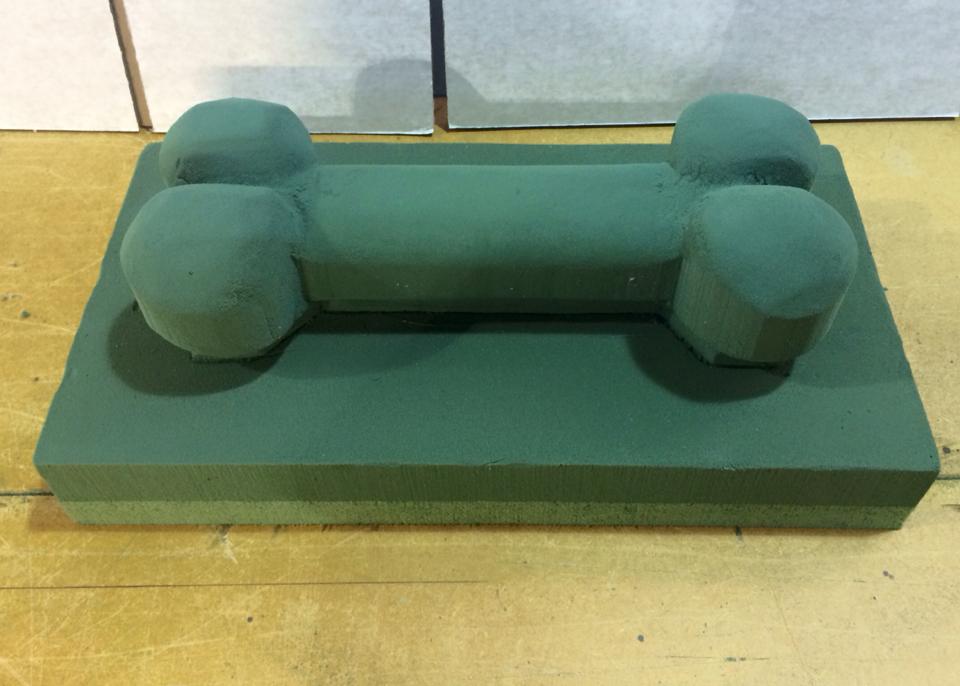 ValSpicerDesign's tweet photo. 3D Dog Bone 🐶🐾 #ValSpicer #DogBone #Florist #FuneralTribute https://t.co/DzDjWVWwTV