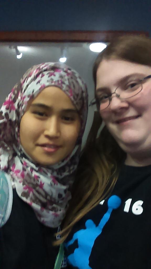 alderahs's tweet photo. Hugging a cool friend Yalda. #startswithAffton #startswithus https://t.co/1JVkj9XvmB