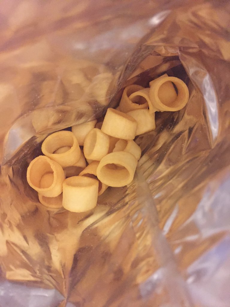 samlanmakeup's tweet photo. @KPSnacks I just bought some big hoops ready salted and they are very over cooked and burnt :( https://t.co/WPrHl7iJ1n