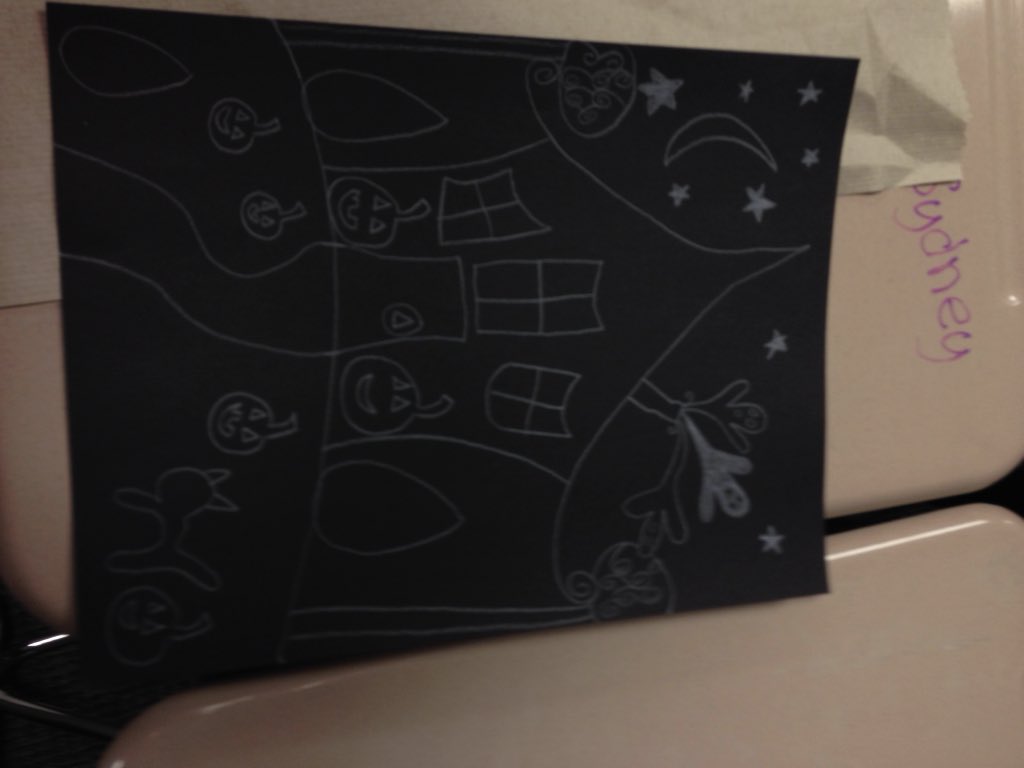 heardinthird's tweet photo. We are doing an art project! Sydney#fun#cute #hauntedhouse https://t.co/LLmbTnOeok