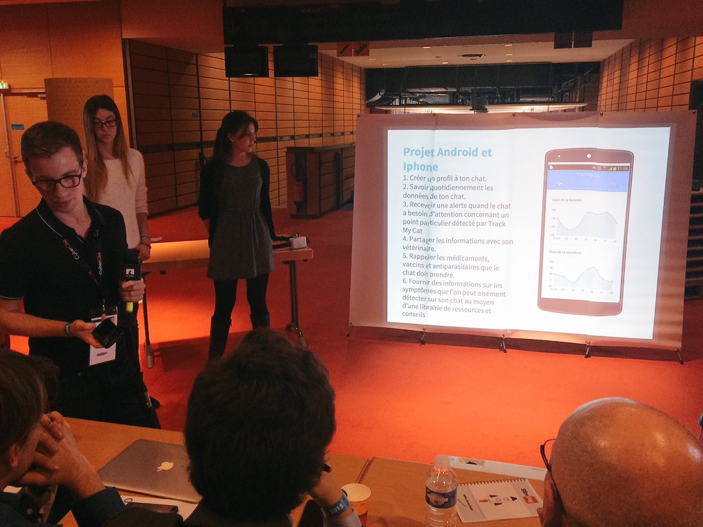 3e pitch <a href="/MicAnimalhealth/">Maker Inno Challenge</a> avec Les Aristchats et leur collier &amp; gamelle connectés + app "Track my cat" #BlendWebMix