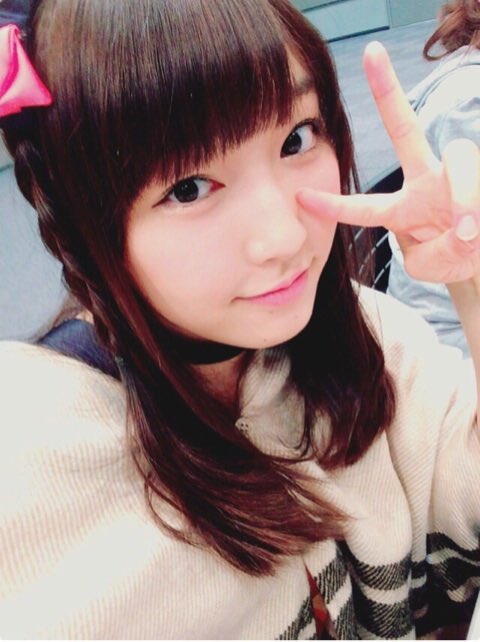 ピースサインをして自撮りする譜久村聖の画像♪