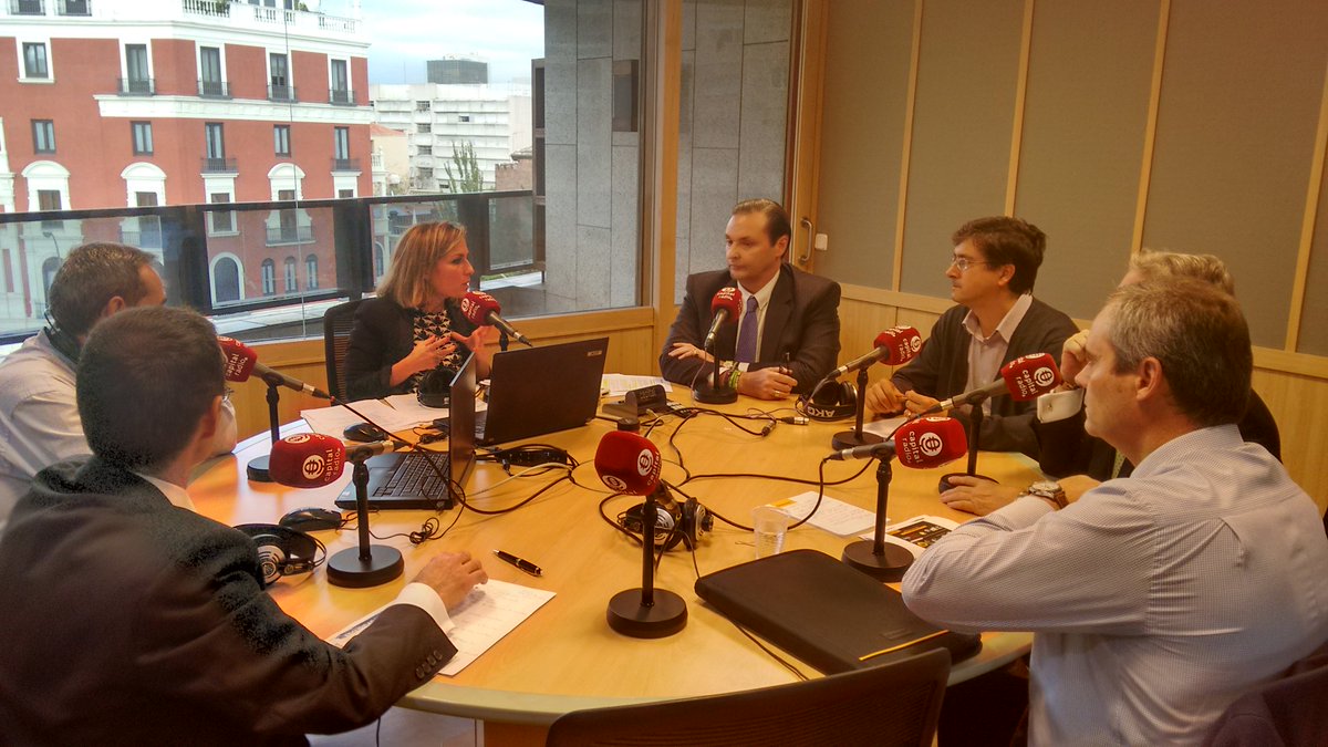 capitalradiob's tweet photo. Arranca la mesa sobre Seguridad Vial en #MotorCapital con @78laurablanco https://t.co/5t1Vj8a7hI