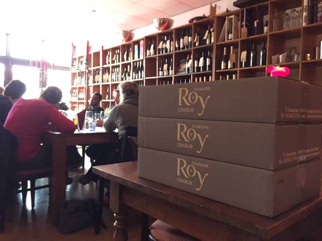 Eerste dozen Najaarstrouvaille 2015, de Chablis 2014 van Domaine Roy, uitgeleverd aan wijnbar @Wine2share.