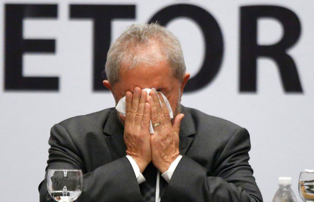 g1's tweet photo. Lula fala sobre investigação da PF e diz que sobreviverá à 'pancadaria' https://t.co/5ZPkJX2ocH #G1 https://t.co/Zurc7eiDCI