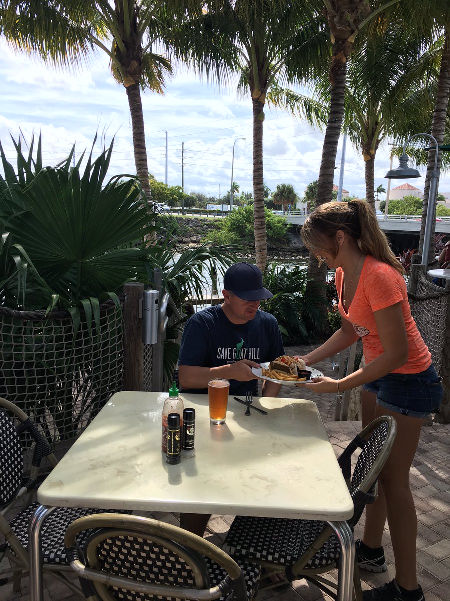 PalmBeachesFL's tweet photo. A huge thanks to #PhilFosterPark @RivieraMarina @frigatesnpb and @Copperpointbrew! #GinellasJourneys https://t.co/33jQy9xI4p