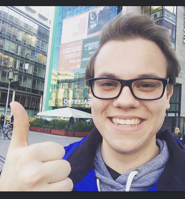 fabiphokas's tweet photo. Daumen hoch für einen erfolgreichen Social Community Day! See you next Year! 👍🏼 #scday15 // cc @grimme_institut https://t.co/U4NzD4Aayp