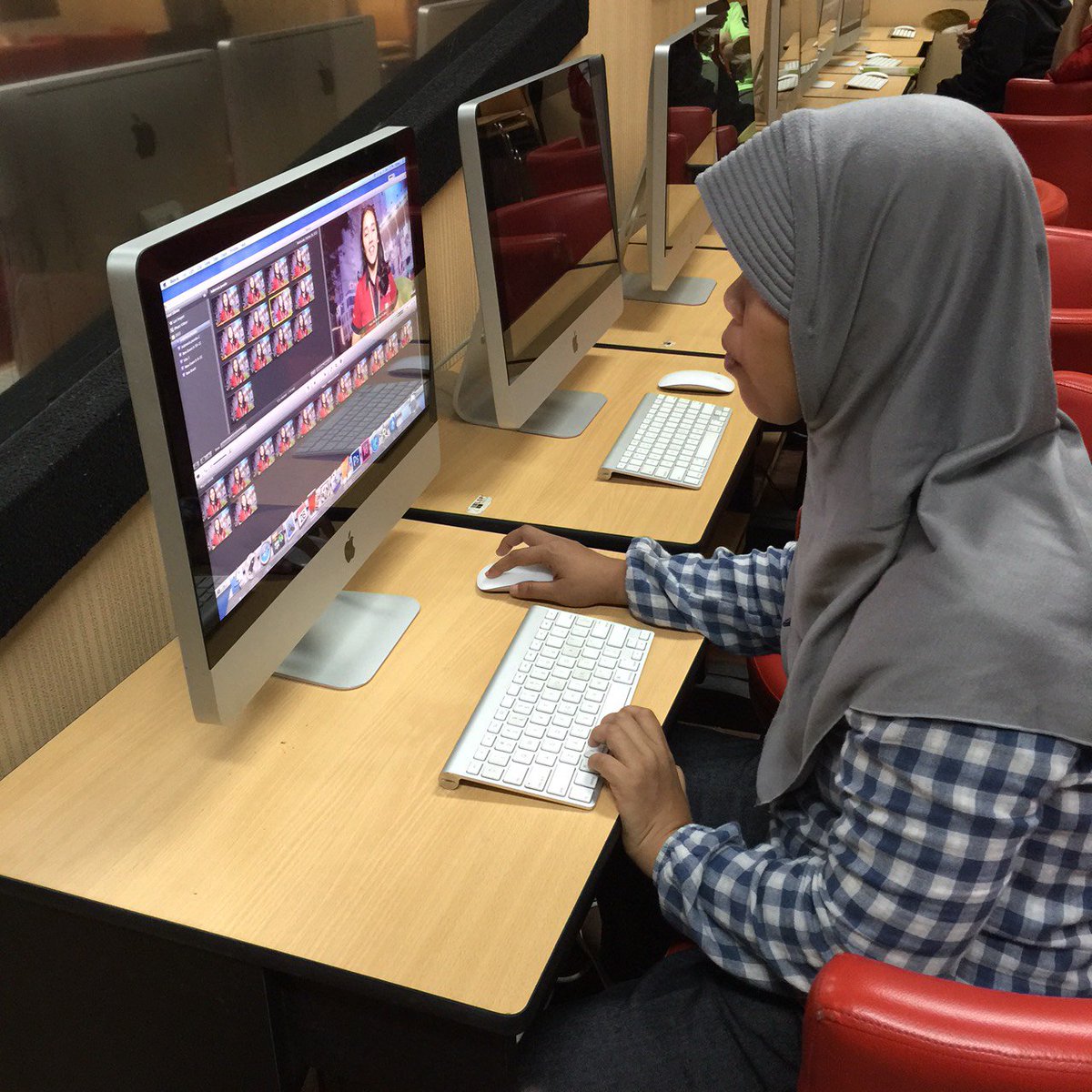 StandWithAutism's tweet photo. Tiap kita memiliki kemampuan di bidang multimedia. Tak terkecuali teman spesial kita :) #StandWithAutism https://t.co/3OvU9wWa9l