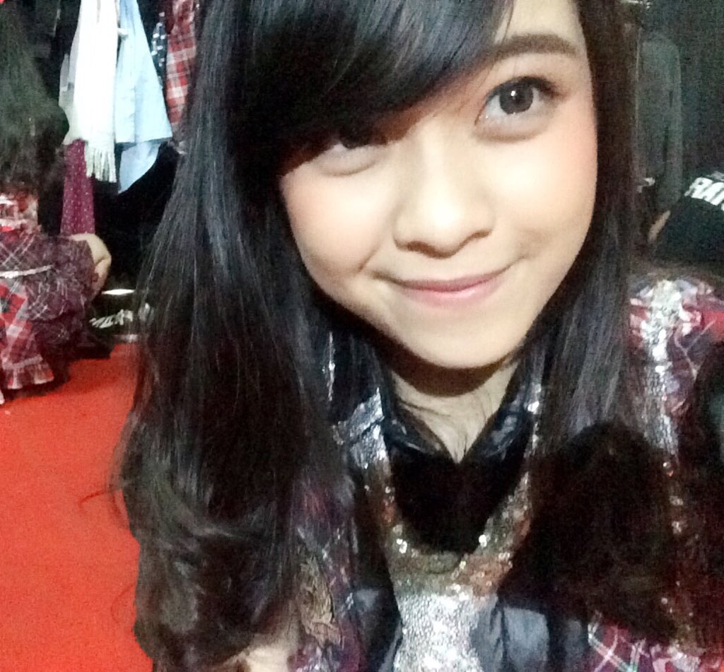 anindthrc's tweet photo. Selesai perform JMF ! Jakarta Music Festival 💕 yeay makasih yang udah datang 😊 https://t.co/7ULuyzeEA2