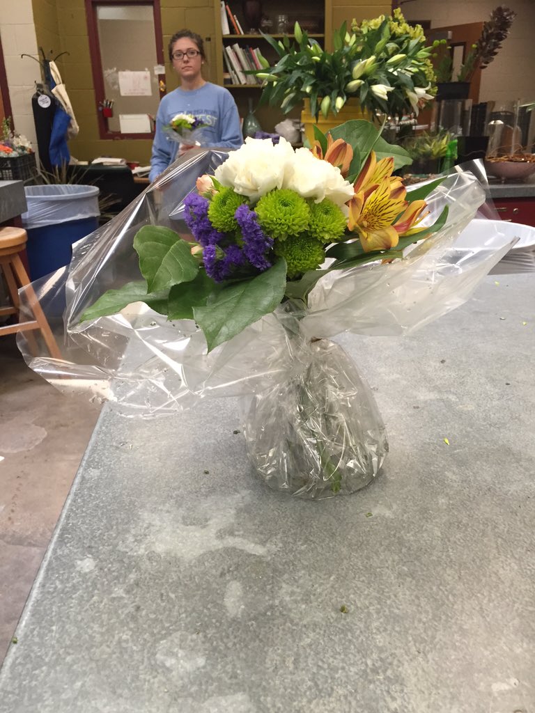 aled301SCHULTZ's tweet photo. My standing bouquet I made in floral design! It was a #challenge but I got it done! #aled301 https://t.co/hcafEFEQbT