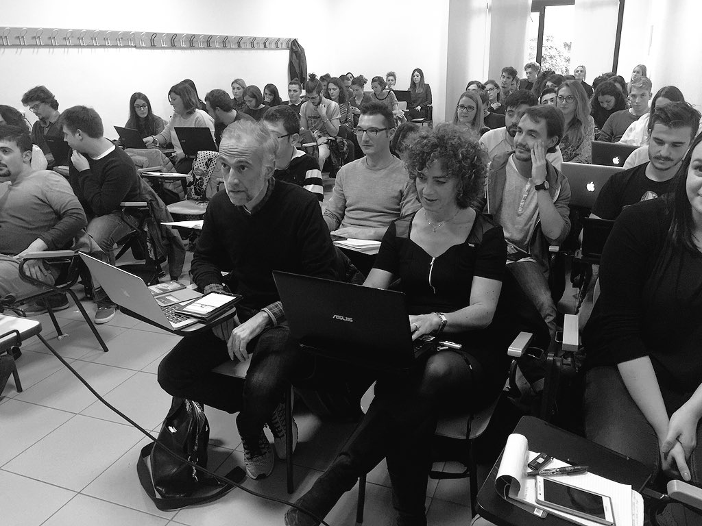 stefanoepifani's tweet photo. Inizia il viaggio del gruppo di #WebCM15, qui a @uniurbit. In bocca al lupo! 😊 https://t.co/8kzFj9FnGV