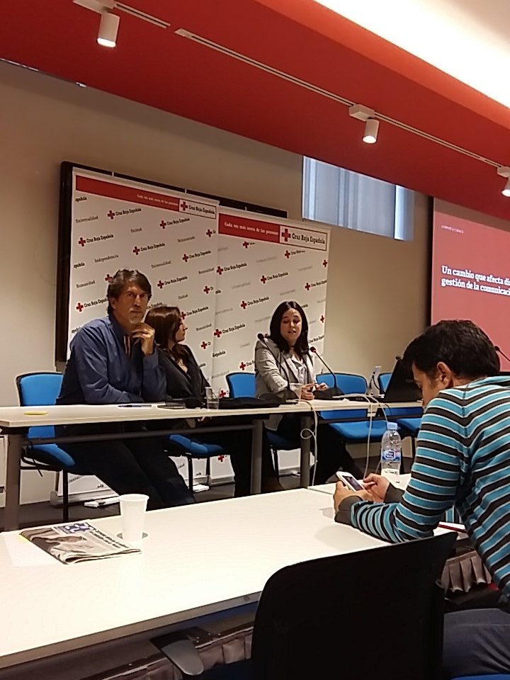 CruzRojaEsp's tweet photo. Continuamos las jornadas #CruzRojaCom ahora con @LlorenteyCuenca hablando de cómo afrontar una crisis reputacional https://t.co/afzI2iGHX2