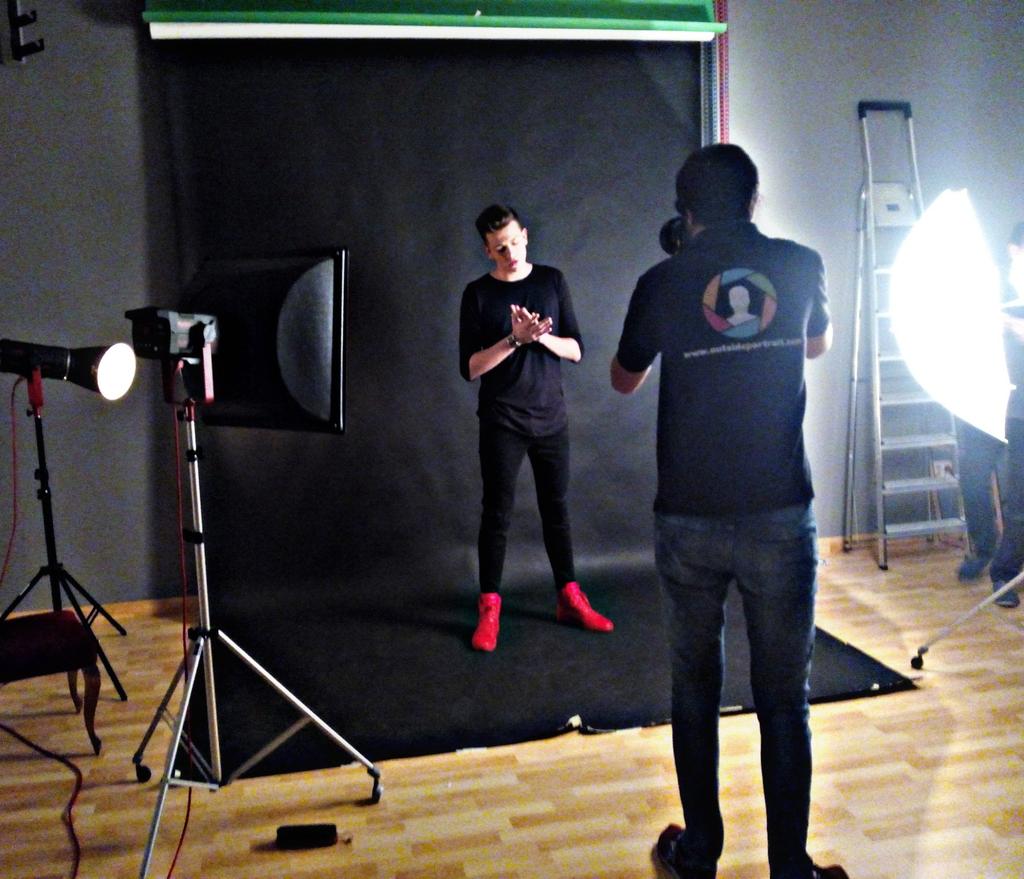agusfernndz's tweet photo. THE MAKING OF @outsideportrait https://t.co/JgbzATmQrt