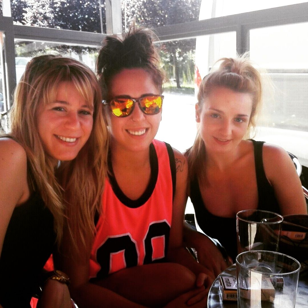 ainiii2's tweet photo. Por esas tardes de verano 🍻🍻💜 @Aini_jainis https://t.co/RLUppMAXDi