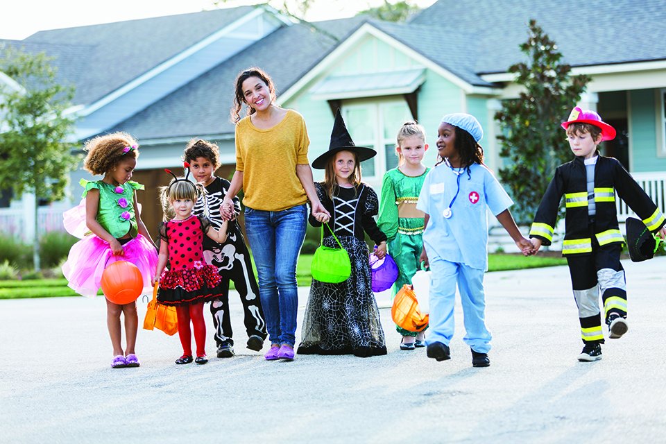 Abraauto's tweet photo. Help us raise awareness, Retweet these Halloween safety tips! #ABRASafetyTips https://t.co/W2aVXXEFCM https://t.co/jtGt9pLWRg