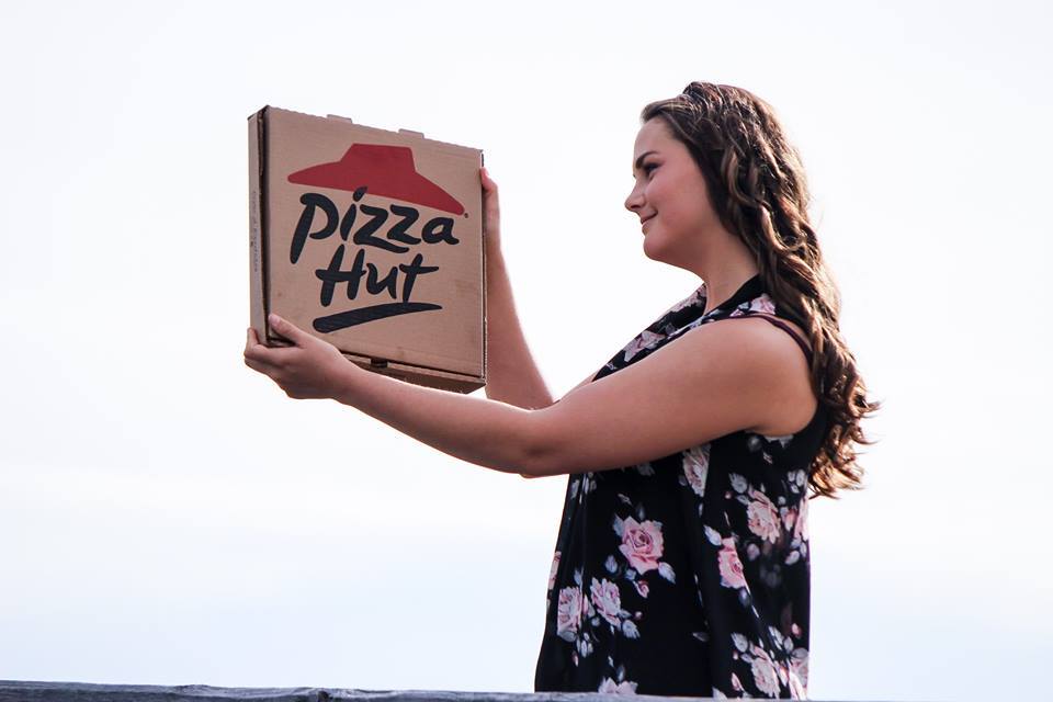 Q101Chicago's tweet photo. Engagement photo shoot, but for #pizza Relationship goals @MarconiBologna​? 
<3 @laurenoneil https://t.co/55v5v91cB3 https://t.co/26F7MMFMtu