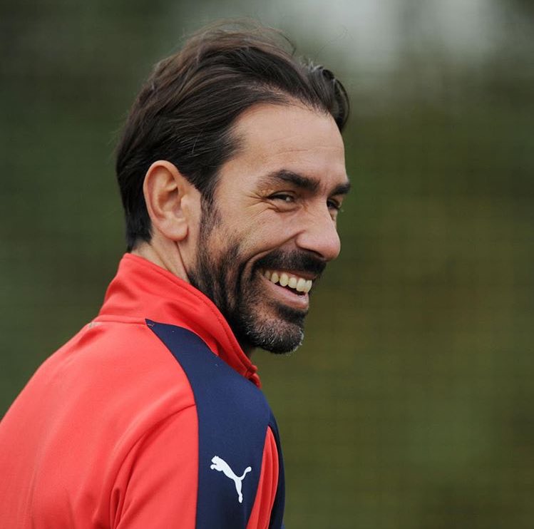 Happy birthday to Robert Pires. Legend  