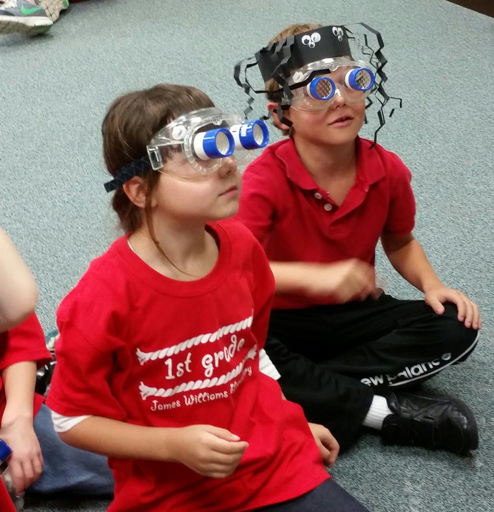 clmcnab's tweet photo. Learning how spiders see in Eureka Science! #jwepride https://t.co/xjZMUg2KsU