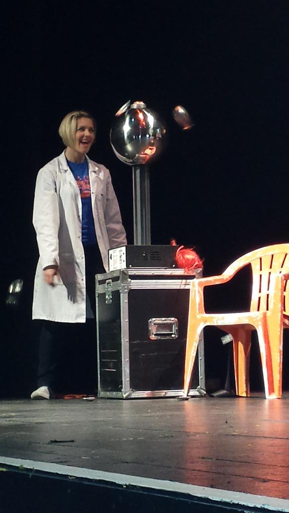 JuicyLucyBee's tweet photo. @MinistryScience #vandergraf generator #exciting like being back in school #memories 😆😆😆 https://t.co/ZCQgmvJpfL
