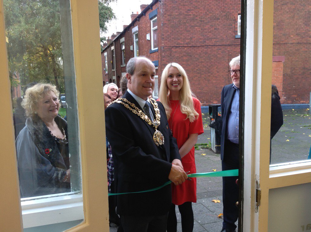 JigsawTameside's tweet image. @tmbc_mayor officially opens @DFSManchester. Great afternoon working in our communities. #dressforsuccess #tameside
