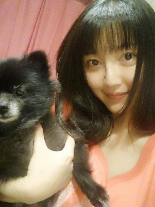 お風呂でてのんびりしてる(,,> <,,)♡ 寝る前に下乳💕 https://t.co/5DjGzy9o2l