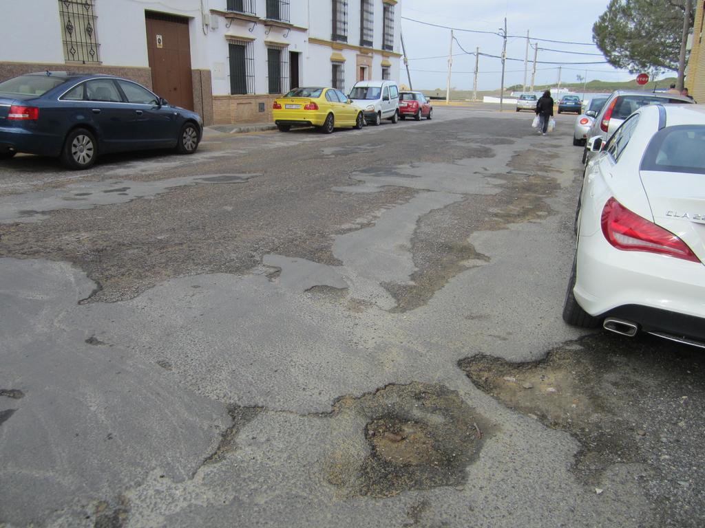 JuanAvilaCARMO's tweet photo. El antes y después de la C/Rodrigo de Triana tras las obras de mejora que han finalizado hoy @diacarmona https://t.co/t0Mdah592Y