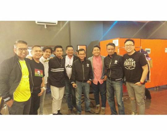 Aldanidaul's tweet photo. "@hastagCJR: CJR with para legend 😍😚 @TeukuRyz @iqbaale @AlvaroMaldini1 @CJRisCJR #CJRPlentiskentusANWJudikaTTV https://t.co/lh1AsAV88e"