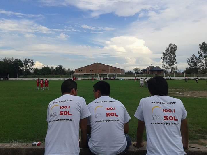 FabricioLeon4's tweet photo. Hoy 13:30 hacemos Campo de Juego por Fm Sol 100.1 y por https://t.co/gQ7bQ0VoW9 junto a @crisma1991 y @facu102030 https://t.co/DhnYU7wA8u