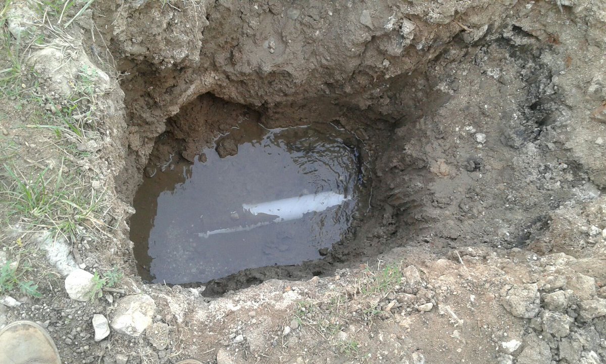 TuxtlaSMAPA's tweet photo. Personal de #SMAPA inicia trabajos de reparación de fugas de agua, ubicadas en Fracc. La Floresta y Col. Industrial. https://t.co/012qFSUHlF