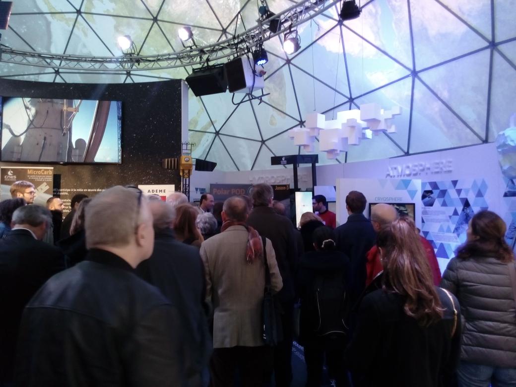 Plascienviro's tweet photo. Les participants #JS2015 terminent par la visite du Dôme du climat @PlaneteSciences @CNES @MeteoClimat https://t.co/jflHqSmqjI