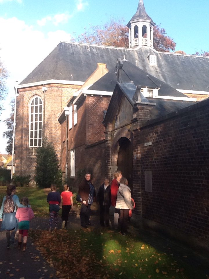 BrandMirjam's tweet photo. @ErfgoedBrabant @MRKUden #eigeke s @hierhoudenwevan #kapel #klooster met kloostertuinen van orde vd birgittenessen https://t.co/Ke3u745u05