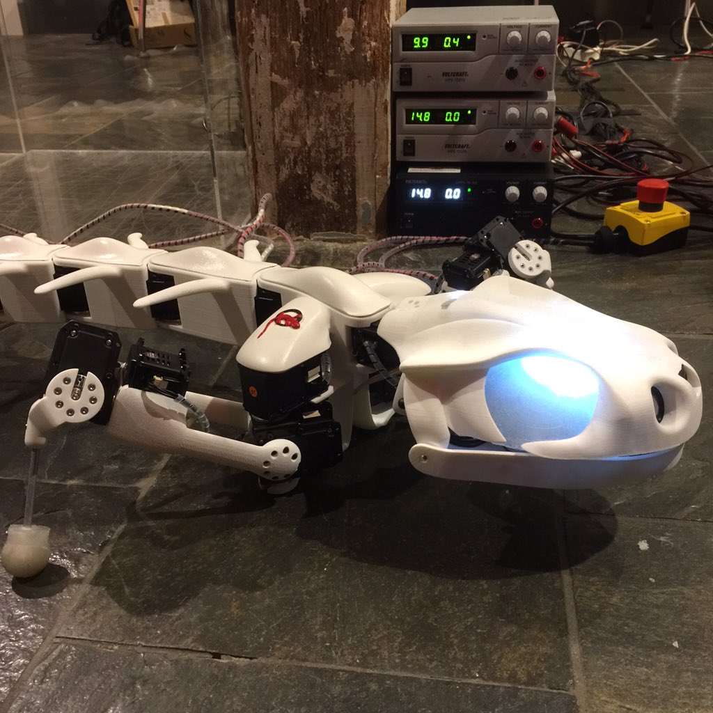 shalomormsby's tweet image. More #biorobots from the #robotics event, hosted by @swissnexSF + @bayareascience. Here&apos;s the gecko-inspired #robot.