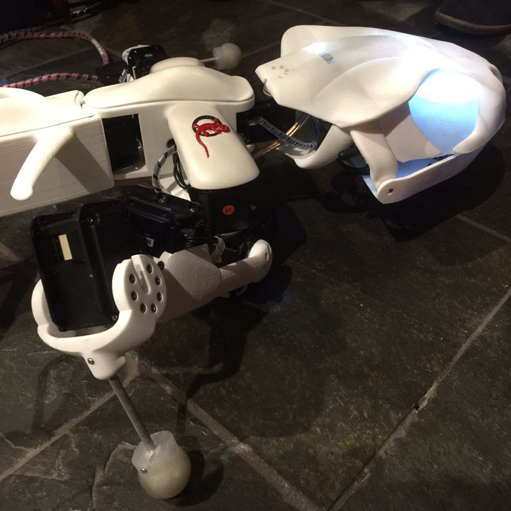 shalomormsby's tweet image. More #biorobots from the #robotics event, hosted by @swissnexSF + @bayareascience. Here&apos;s the gecko-inspired #robot.