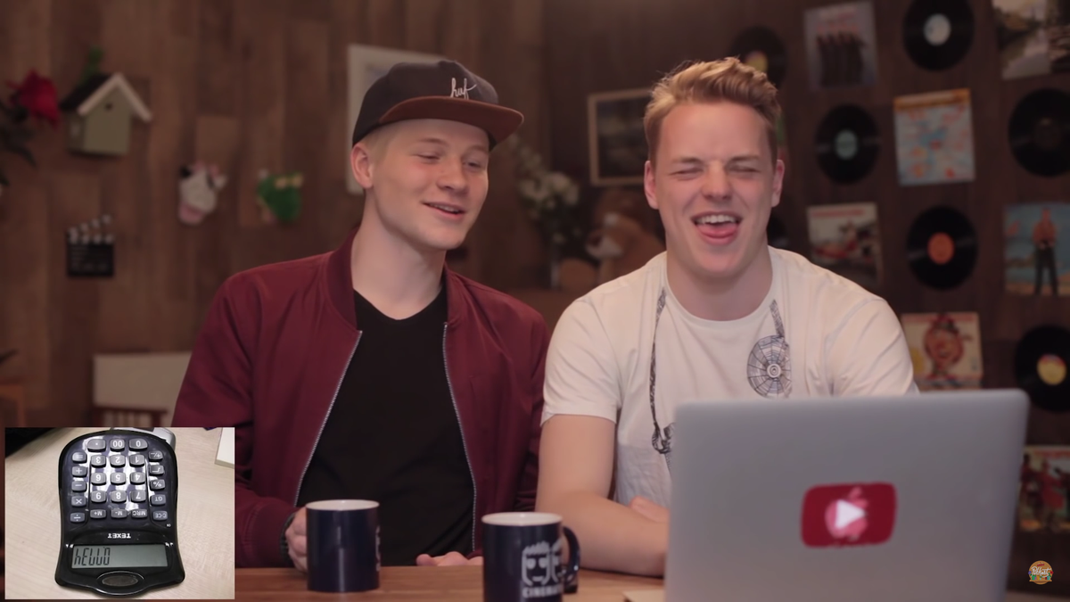 Potkast's tweet photo. #PotkastThrowback: Wij zijn toch niet de enige die BOOBS typten...?! https://t.co/dnP4A7VDK2 😳 https://t.co/c7jUG3Zo7G