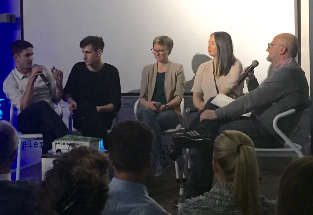 newsaktuell's tweet photo. Jugend forscht: @Zett @byou @bento_de @tresclickmag beim #nmadd1 "Facebook ist zweite Homepage." @MeinolfEllers https://t.co/5SCoHtgy3M