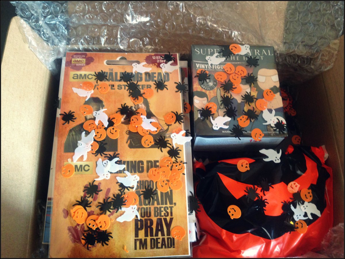 LootsForGeeks's tweet image. Contenu de nos Boxs d&apos;Octobre 2015 sur le thème d&apos;Halloween
#BoxGeek