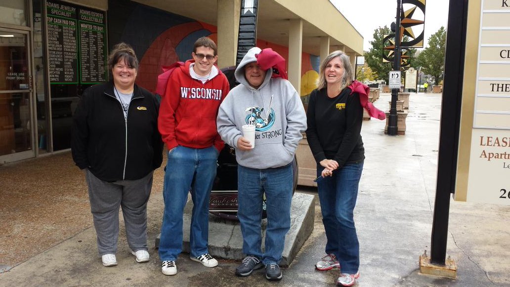 angienjackson's tweet photo. Posing as Canadian tourists with a guitar downtown -the flummoxed four!  #hmsamazing https://t.co/xdyPCkvxxU