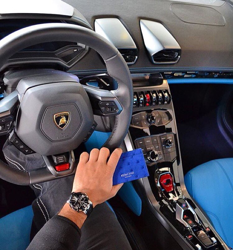 WatchFM's tweet image. Lamborghini Huracan Spyder Interior  💰 Ulysse Nardin ⌚️