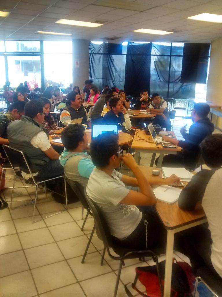 smartbelabdys's tweet photo. Los compañeros tomando el curso #Dystec https://t.co/dxYg9LGT6e