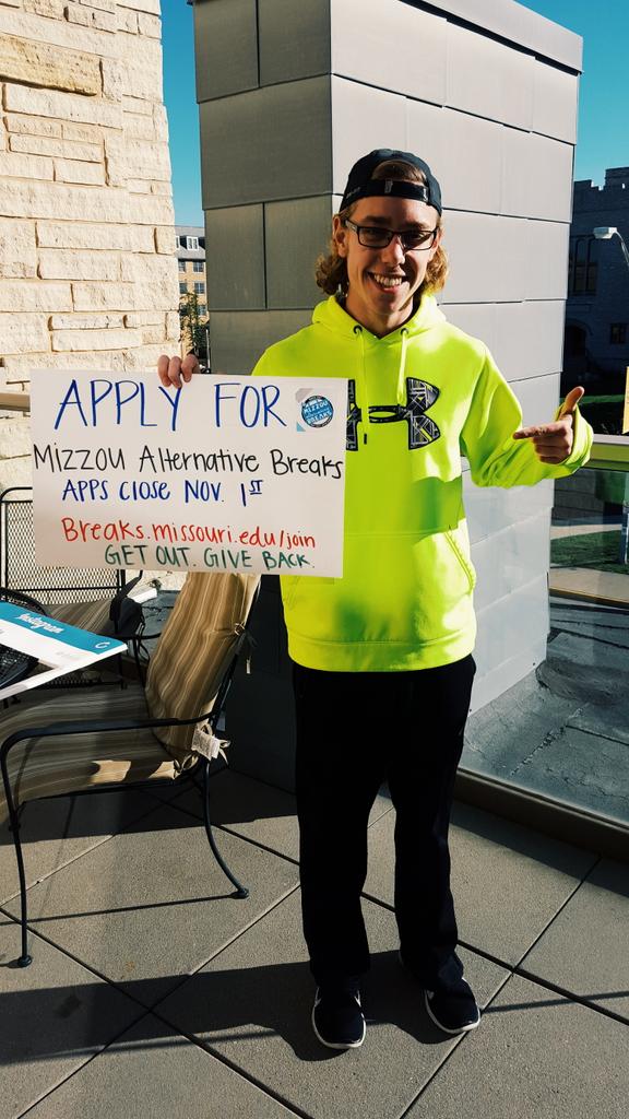 Zachisback3's tweet photo. It'd be a BRIGHT idea to apply for a spring Mizzou Alternative Break trip! Only 3 days left! https://t.co/PcKnS1t7Yx https://t.co/yEeF15Vghx