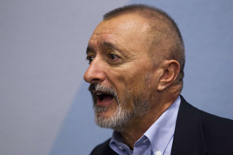 InstCervantes's tweet photo. .@perezreverte ensalza el enriquecimiento del español con vocabulario de América: https://t.co/FIIE0CzvIb @Univision https://t.co/7tfwACLvg4