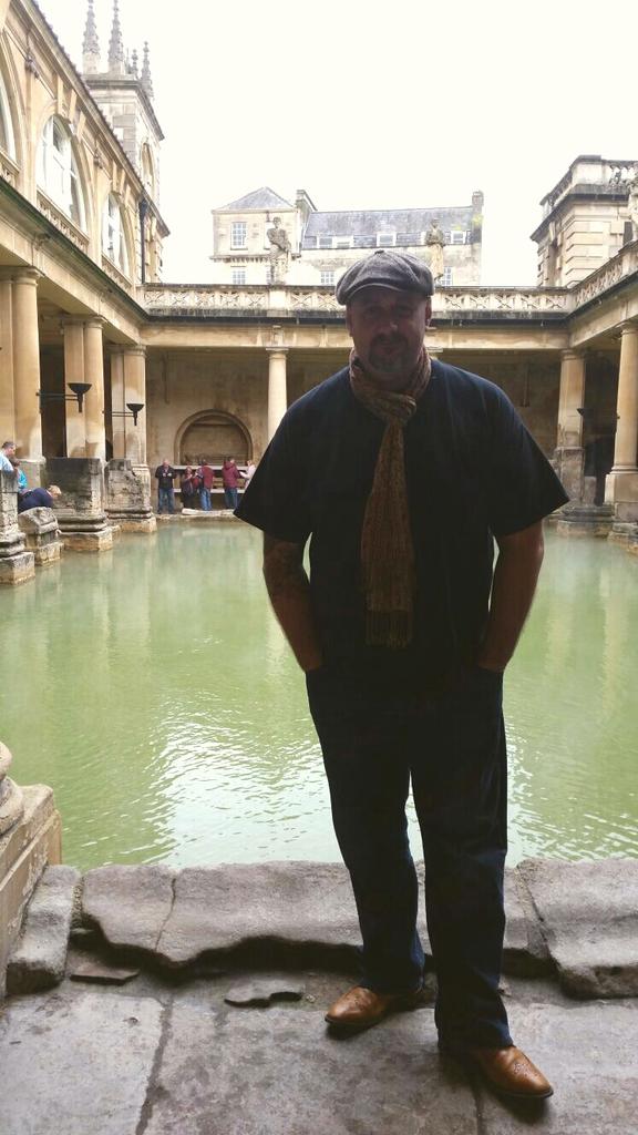 Creative_Neon's tweet photo. ROBBOS MAXIMUS BATHEUS...finally found a bath I can fit in! Lol! 😉 #R&R #ROMANSPA #BATH #SOMERSET #WOODARCHITECTURE https://t.co/mSLzhuGHgt
