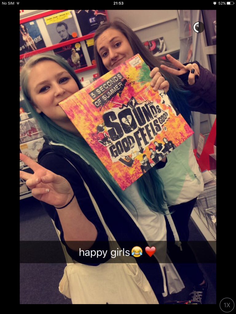 starkissdparker's tweet photo. When u find #SoundsGoodFeelsFood @5SOS @evelynhoeck1 @xholidayfeeling https://t.co/M7vCNR1cmp