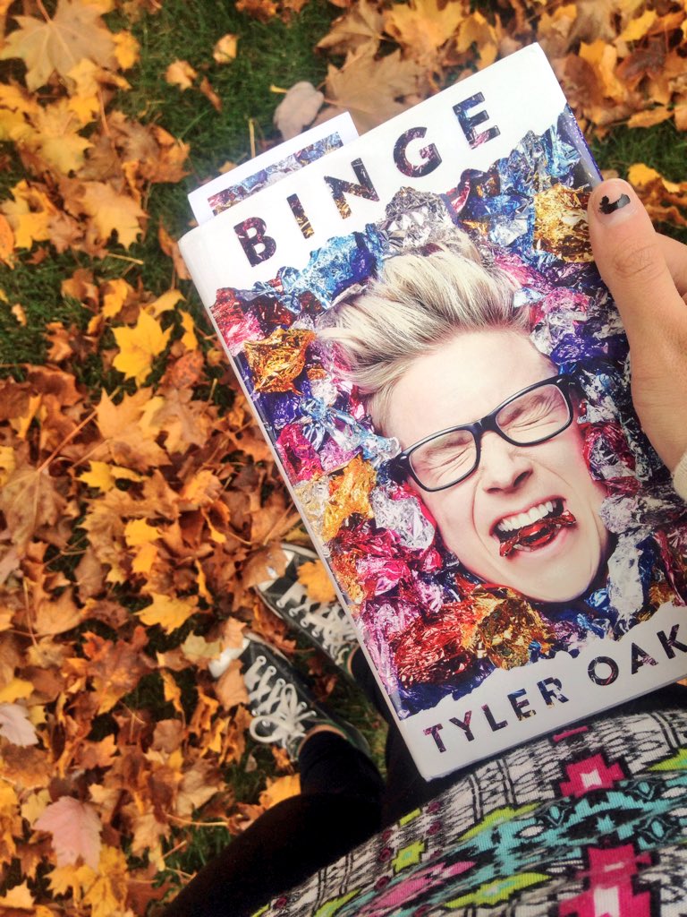 KayleighStoney's tweet photo. binging on binge๐ฌ๐๐ @tyleroakley #BINGEBOOK #BingeBookSelfie #bingebooktour #bingetonumber1 #BINGE https://t.co/qyvihJp8eJ