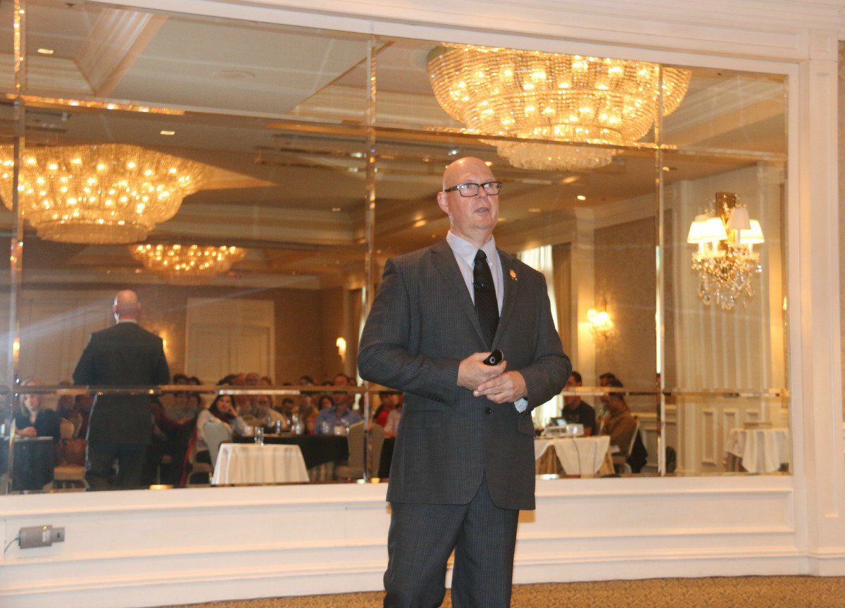 GenesisLes's tweet photo. Thank-you FDM for giving me the honour to keynote at your 25th Anniversary. #fdm2015 https://t.co/fqjD1F762p