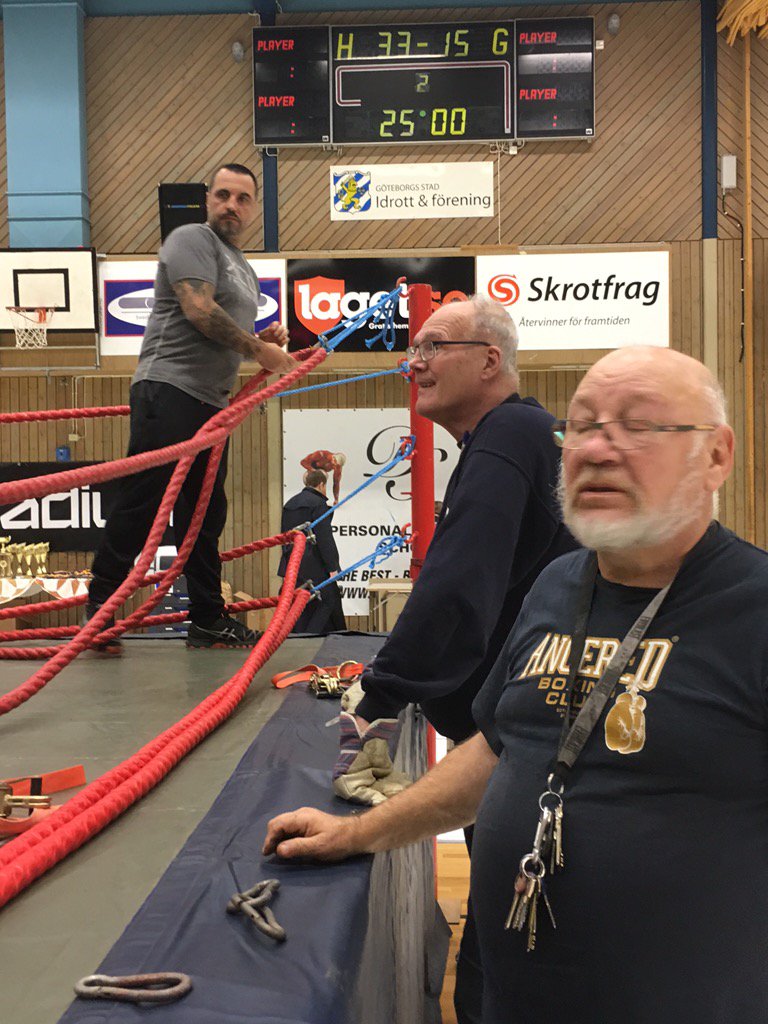 Helga_AngeredBC's tweet photo. Förberedelser inför #acbc2015 känns i kroppen. I morgon ska över 400 boxare kontrolleras, vägas och matchas. Längtar https://t.co/K4AlFQCy72