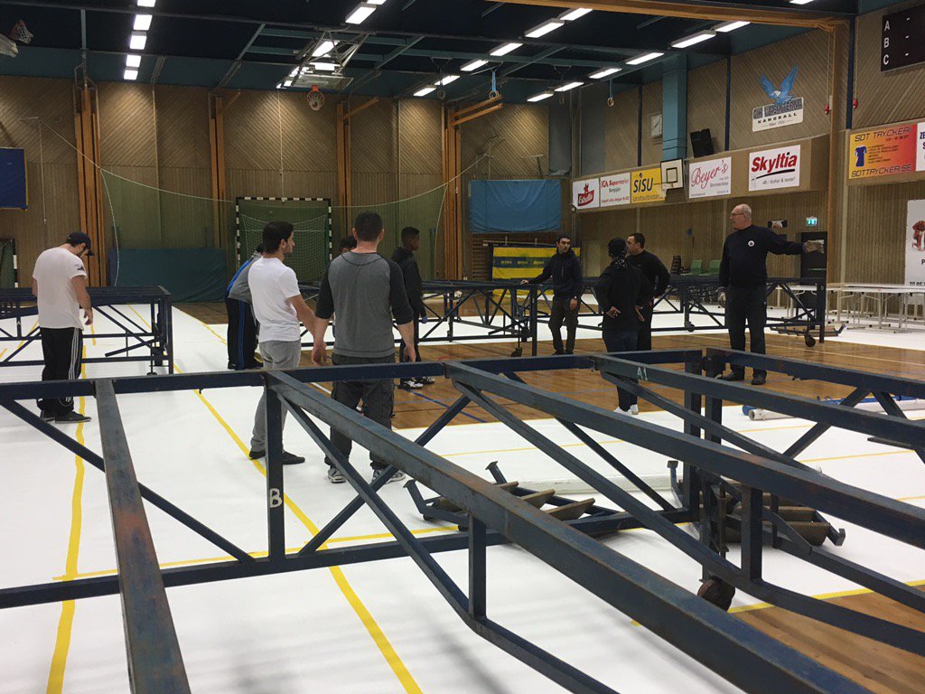 Helga_AngeredBC's tweet photo. Förberedelser inför #acbc2015 känns i kroppen. I morgon ska över 400 boxare kontrolleras, vägas och matchas. Längtar https://t.co/K4AlFQCy72