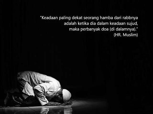FuadiBondan's tweet photo. Keadaan manusia yang paling disukai Allah adalah saat seseorang dalam keadaan sujud, yaitu keningnya menyentuh tanah https://t.co/j2meDfeBwl