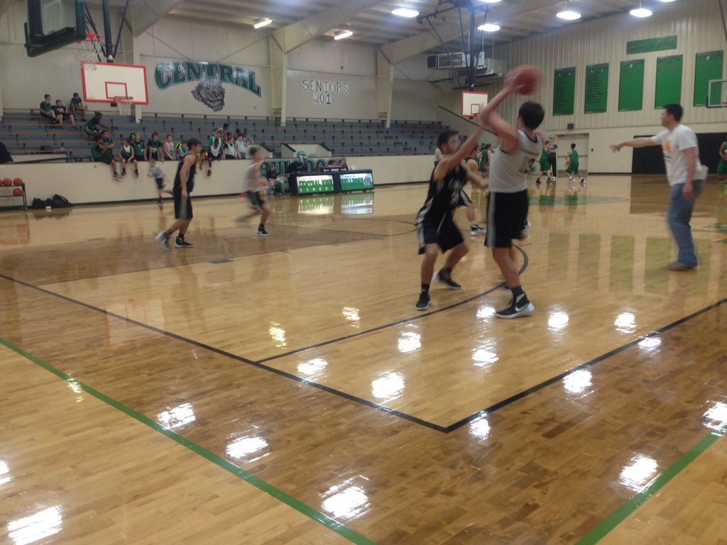 BrandonOSports's tweet photo. Went out to do a story on cross country and got to watch a little @centralhoops56 practice. #CentralNeverStops https://t.co/liUHhyz7wv